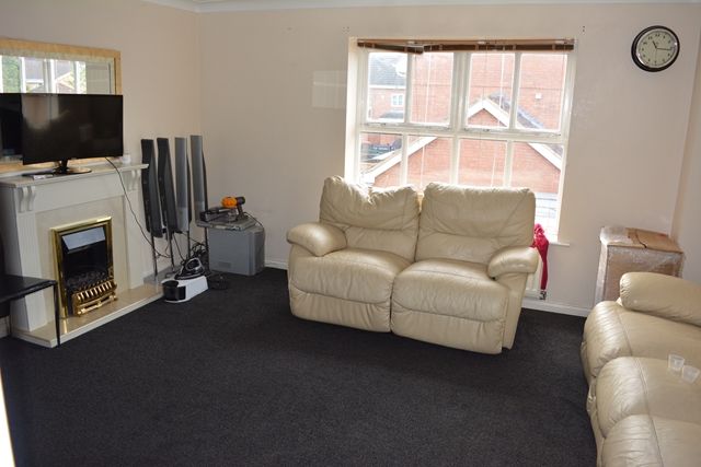 Thumbnail Terraced house to rent in Large 4 Bedroom Town House, Bassie Close, Bedford