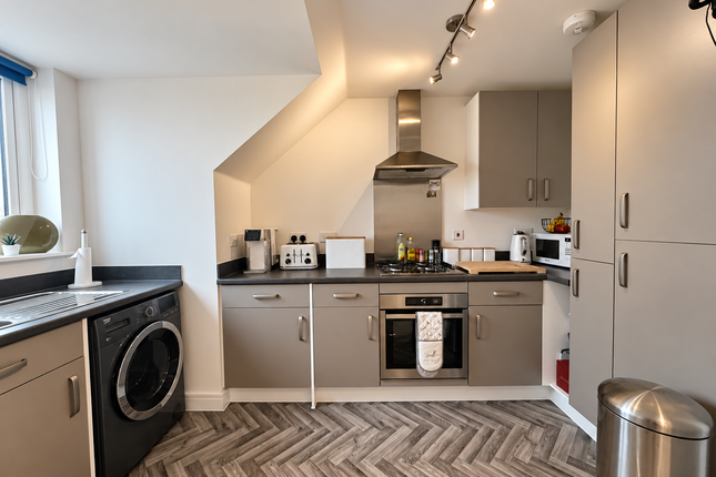 Third Floor Apartment, 38, Aquila Drive, Plymouth photo 4