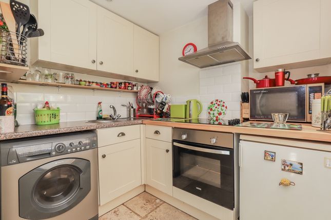 71, West End, Witney photo 3