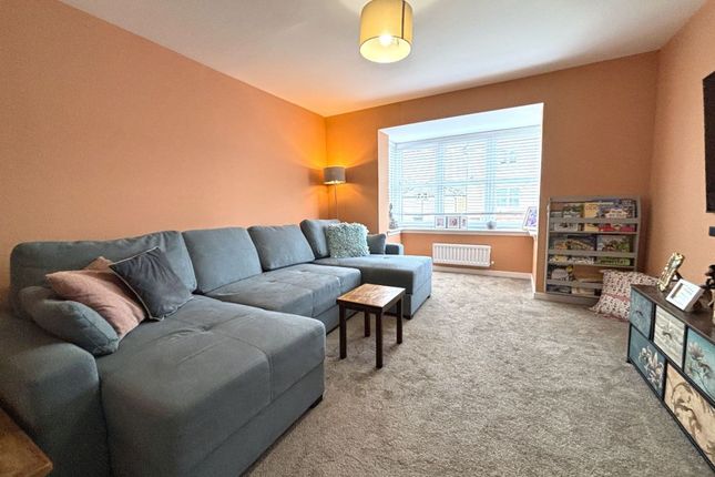 19 Brotherton Glade, Livingston photo 3
