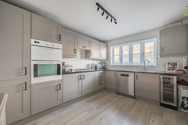 9, Coppice Place, Godalming photo 3
