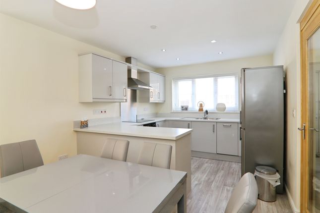 5, Ffordd Cae'r Llwyn, Caerphilly photo 2