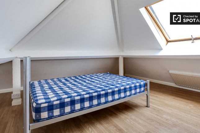 Room To Rent In Bennett Road London E13 Zoopla