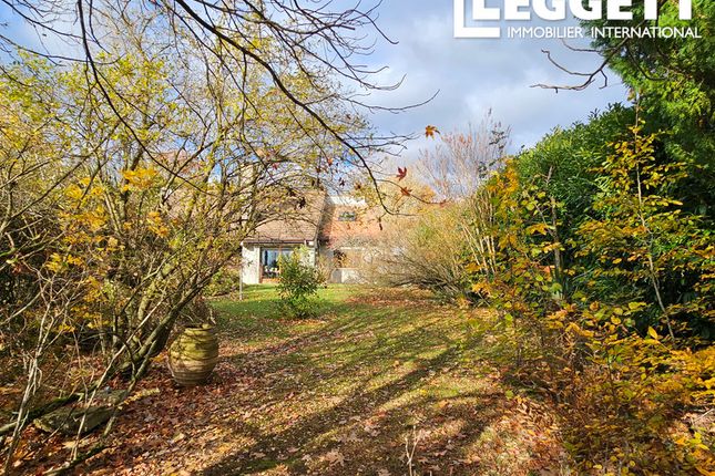 Thumbnail Villa for sale in Serbannes, Allier, Auvergne-Rhône-Alpes
