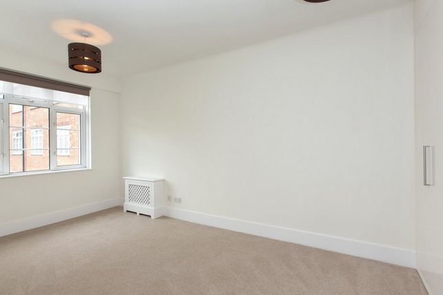 Flat 242Grove End Gardens, 33, Grove End Road, London photo 4