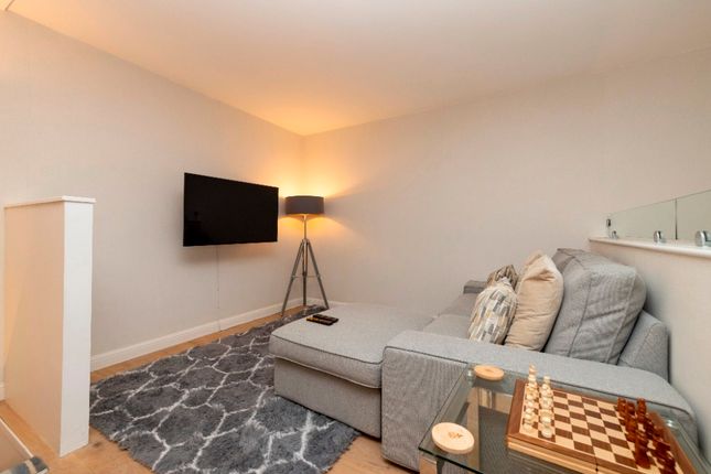 1-bed flat on Edinburgh, £1,650/mo
