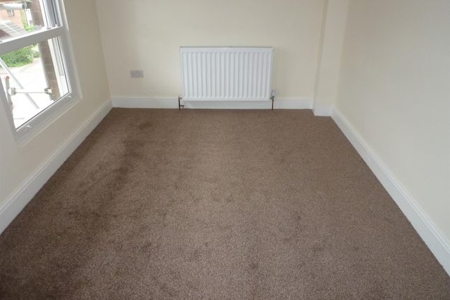Flat D, 34, Rothesay Road, Luton photo 2