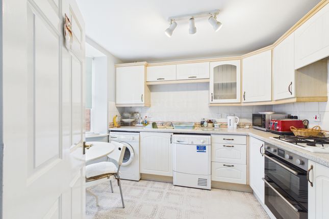 17, Anton Close, BEWDLEY photo 4