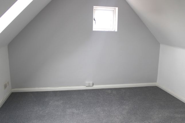 Flat to rent in High Street, Central Ingatestone, Ingatestone, Essex