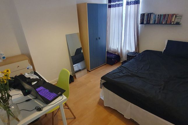 89 Richards Street, Cardiff photo 3