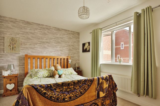 Town house for sale in Philip Larkin Close, Hull