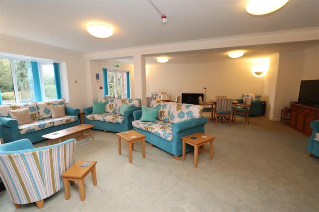 Flat for sale in Chelmsford Road, Shenfield, Brentwood