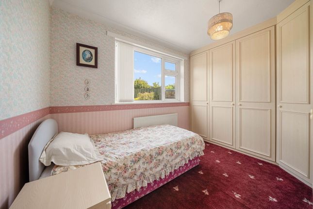 6, Hill Close, Huddersfield photo 5
