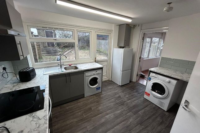 Room, 5, Northbrooks, Harlow photo 5