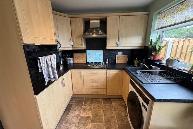97, Oakway, Bradford photo 3