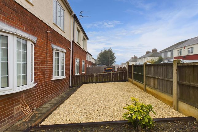 16, Burns Avenue, Pontefract photo 2