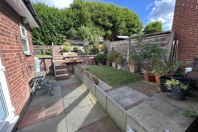32, Kensington Avenue, Oldham photo 2