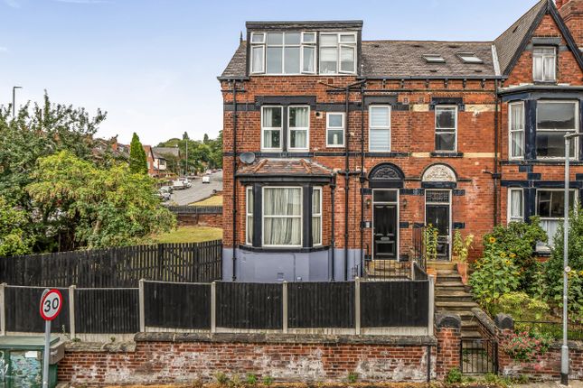 2-bed flat on Flat 2, 1, Roundhay Mount, Leeds, £105,000