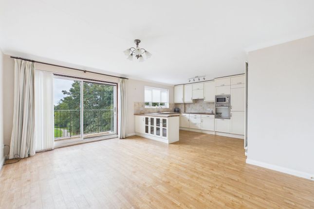 Flat 4, 3 Steven Court  Pegwell Road, Ramsgate photo 2