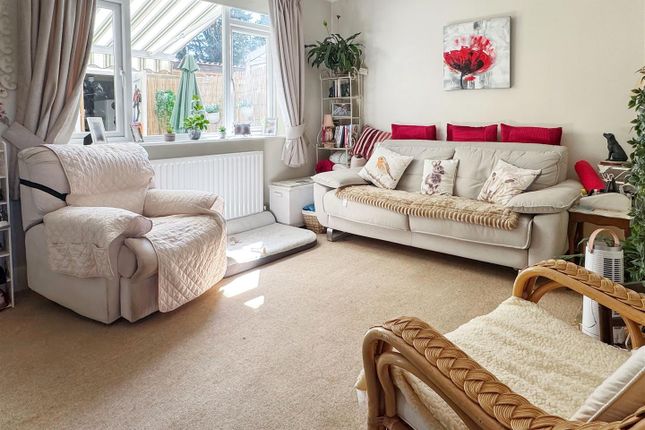 2, Rodney Crescent, Arundel photo 3