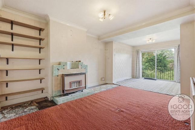 19, Alderton Way, Loughton photo 3