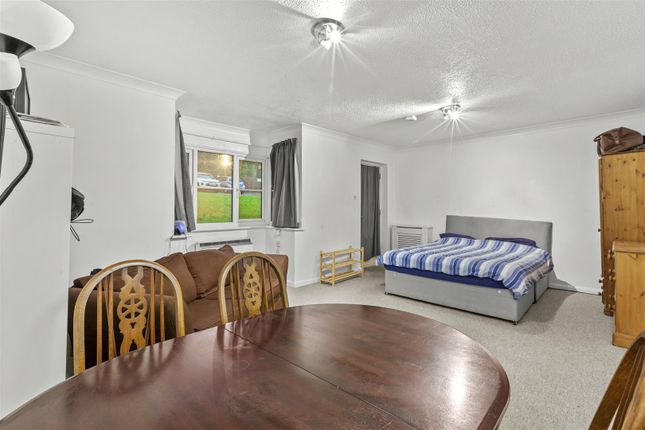 Flat 11, Cotswold Court, 80 West Wycombe Road, High Wycombe photo 4