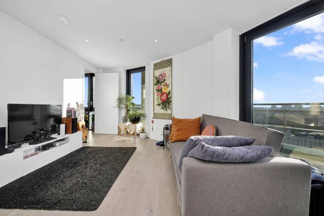 Thumbnail Maisonette for sale in City North West Tower, Finsbury Park, London