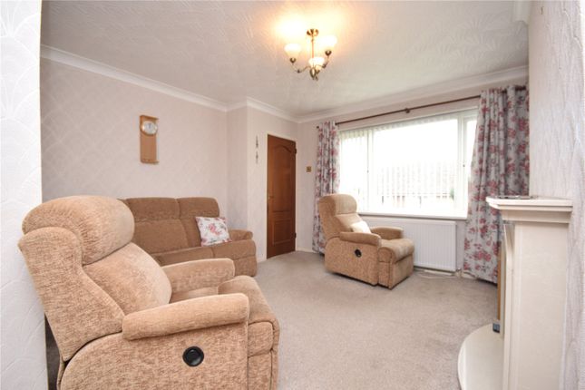 15, Knoll Park, Wakefield photo 4