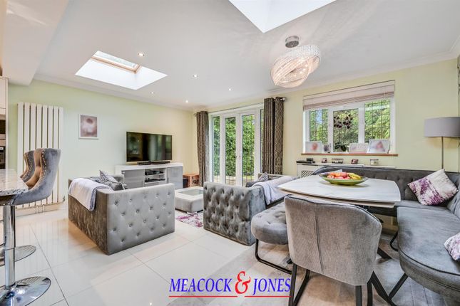 17, Friars Avenue, Brentwood photo 4