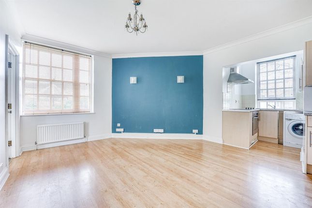 Flat to rent in The Octagon, Collett Road, Ware