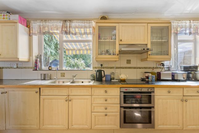 37, Nicoll Way, Borehamwood photo 2