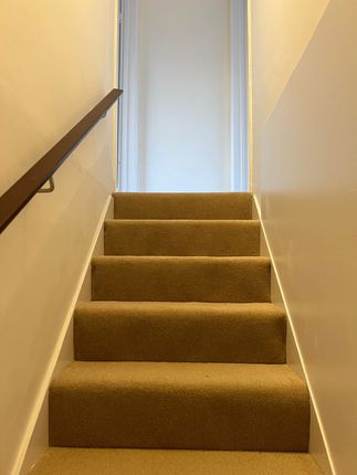 87a Roxeth Green Avenue, Harrow photo 4