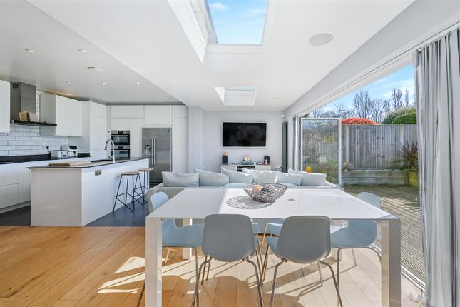22, Crichton Avenue, Wallington photo 2