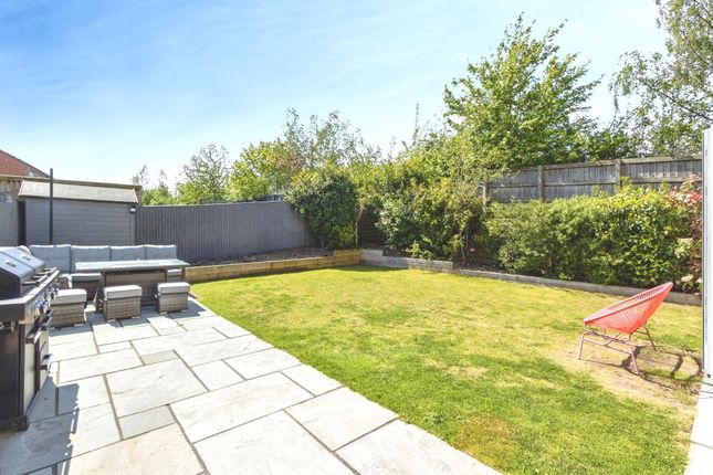 2, Blenheim Way, CASTLEFORD photo 4