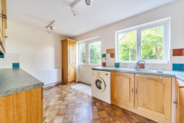 12, Vindomis Close, Alton photo 2