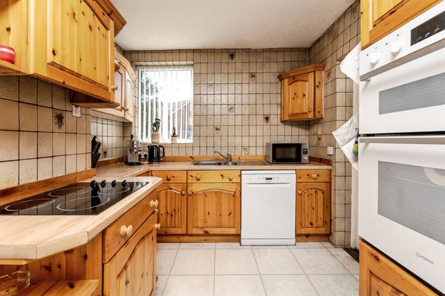 35, Old Road, LEEDS photo 2