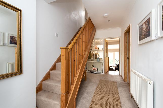 Detached house for sale in Stoneleigh Close, Stoneleigh, Warwickshire