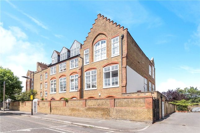 Flat for sale in Tottenham Road, London