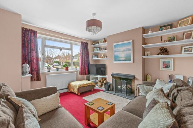 73 Grenville Avenue, Aylesbury photo 3
