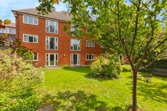 Flat for sale in Balcon Court, Ealing