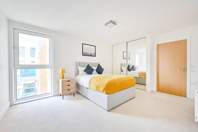 Thumbnail Flat to rent in Glenthorne Road, Hammersmith, London