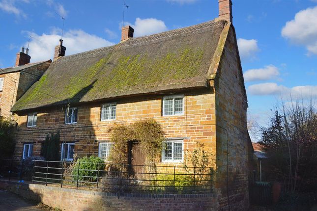 Thumbnail Cottage to rent in Lower Harlestone, Northampton