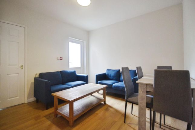 45, Grange Avenue, Reading photo 2