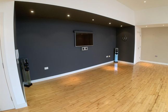 Flat to rent in Zenith Building, Colton Street, Leicester