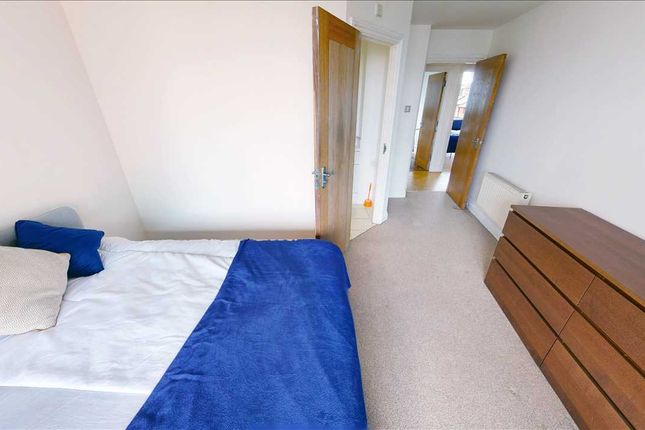 Thumbnail Room to rent in Palgrave Gardens, London