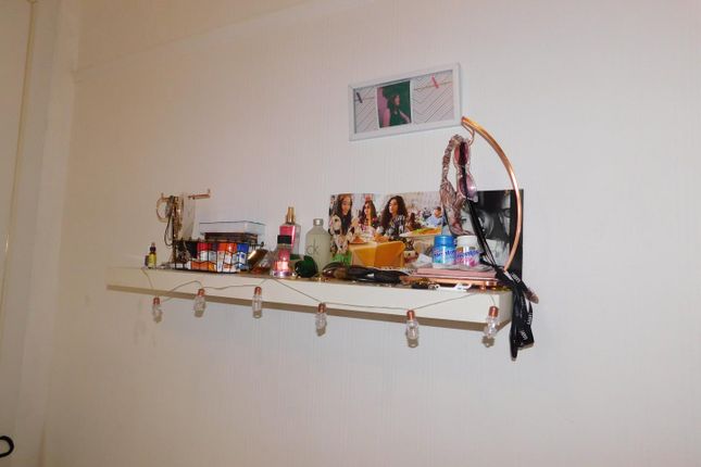 Room 4 49, Grove Green Road, London photo 5