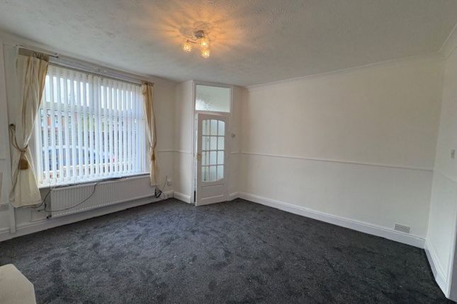 52 Knoll Street, Rochdale photo 3