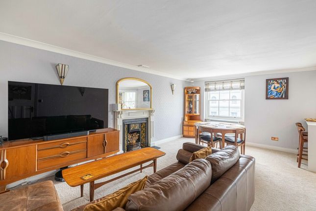 Flat to rent in Princes Square, Bayswater