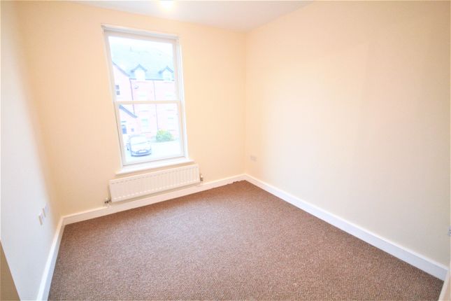 Flat to rent in Weaver Grove, Winsford