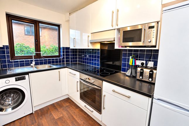 7 Regent Court,, Belvedere Close, Guildford photo 2